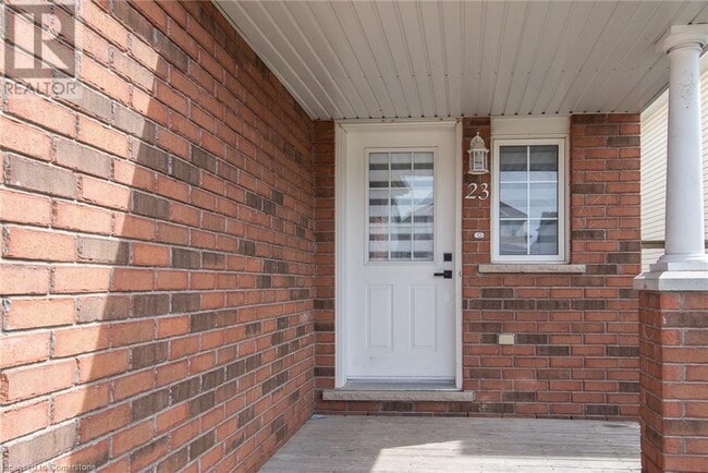 Building Photo - 23 Dahlia St