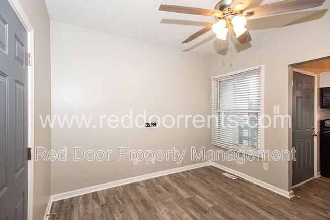 Foto del edificio - 1329 E Market St
