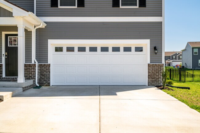 Building Photo - 7960 Uplands Dr