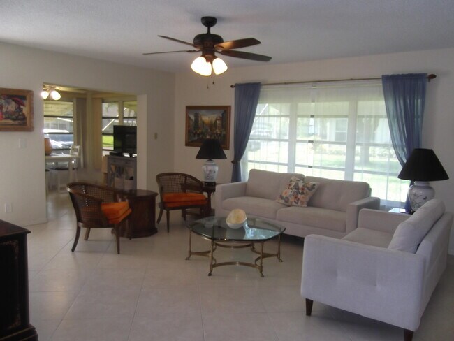 Building Photo - 1170 S Drive Cir
