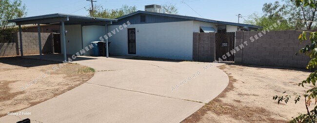 Foto del edificio - $1,400 Steal! Cozy 2-Bedroom Home in the H...
