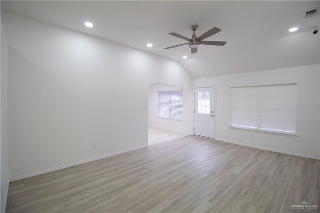 Foto del edificio - 18 Umbrellabird Ave