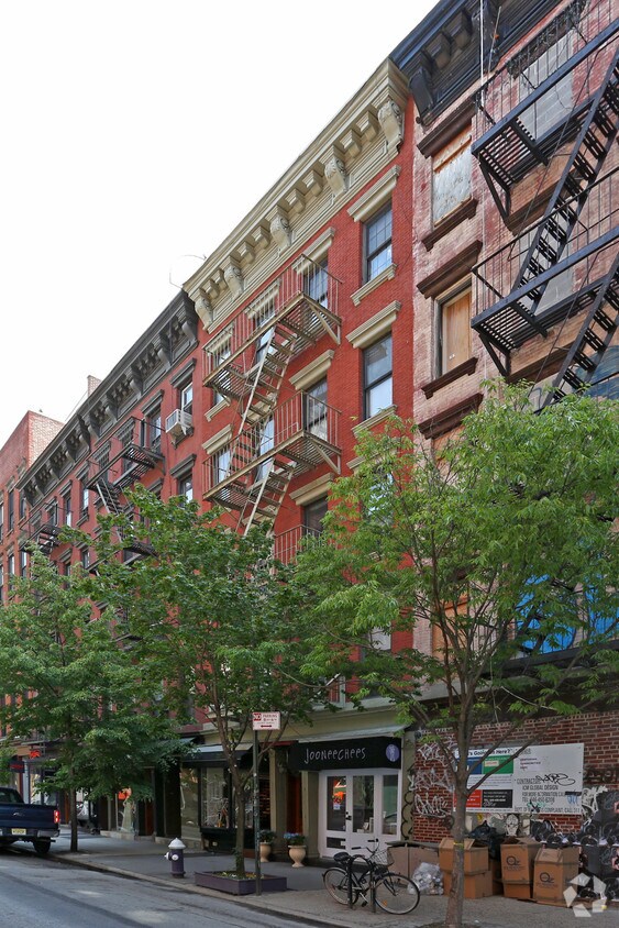 Building Photo - 248 Elizabeth St