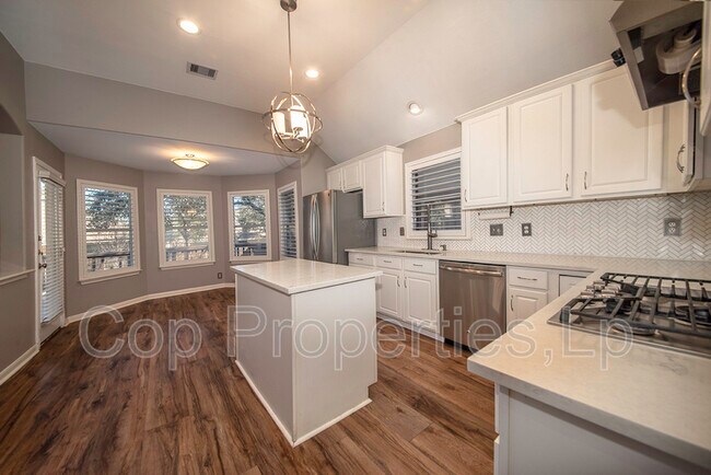 Foto del edificio - 1926 Simpson Trail