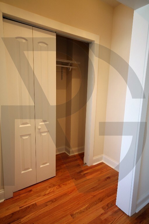 Building Photo - Gut rehab in Lakeview