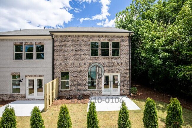 Foto del edificio - Wonderful 3 Bedroom Townhome in Buford Cit...