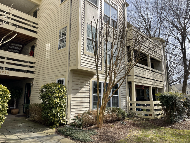 Building Photo - 2224 Springwood Dr