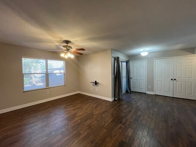 Building Photo - 555 E Silverado Ranch Blvd