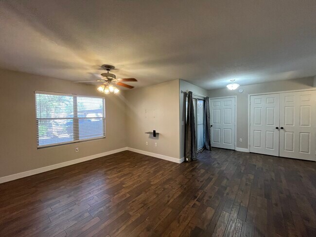 Foto del edificio - 555 E Silverado Ranch Blvd