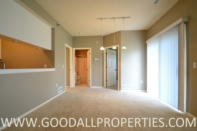 Building Photo - 2 Bedroom, 2 Bath Condo in Waukee