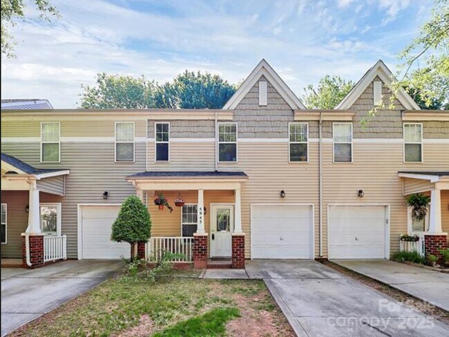 Foto del edificio - 5943 Pisgah Way