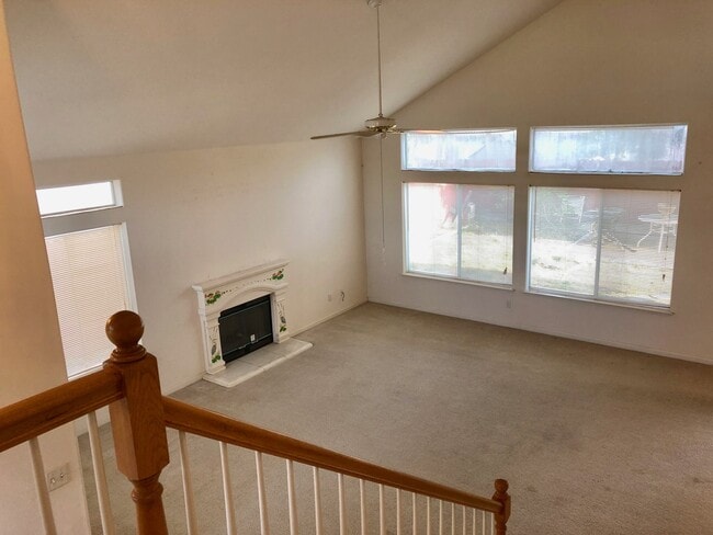 Foto del edificio - $2,595 Bullard & Polk, 4 Bedroom Home - W. Roberts Ave, Fresno