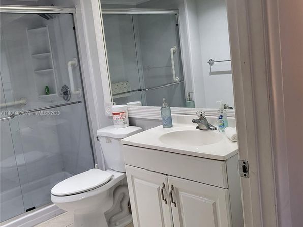 Building Photo - 1301 SW 135th Ter