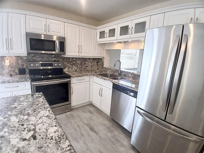 Foto del edificio - 9944 NW 2nd Ct