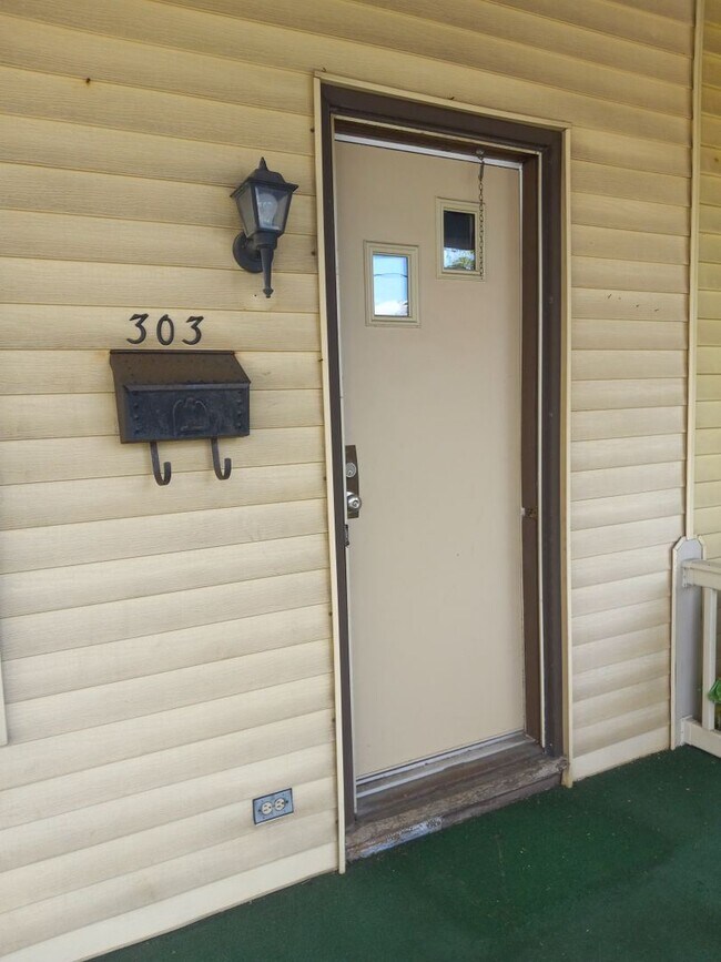 Foto del edificio - 3 br, 1 bath House - 303 S 2ND ST
