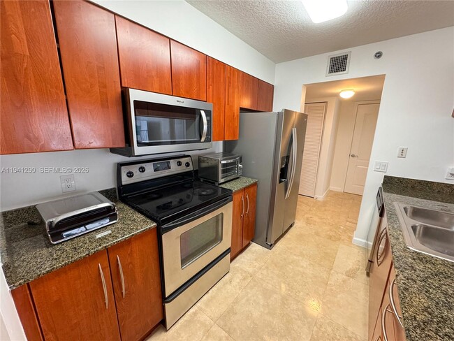 Foto del edificio - 1200 Brickell Bay Dr