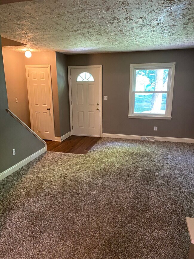 Puerta de entrada de la sala de estar - 1385 Emmet St