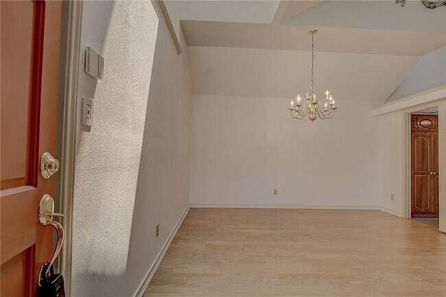 Foto del edificio - 3005 Warm Springs Ln