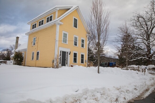 Building Photo - 34 Greenhouse Ln