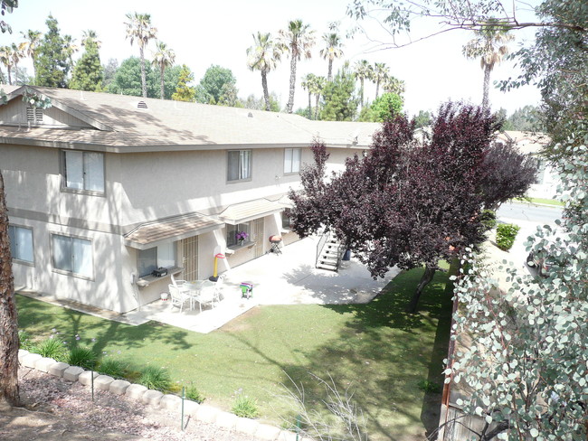 Foto del edificio - Murrieta Hot Springs 4-Plex