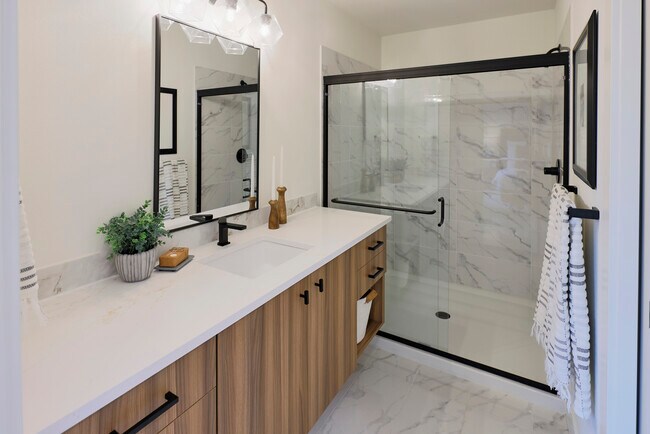 Foto del edificio - 140 Sacramento Townhomes