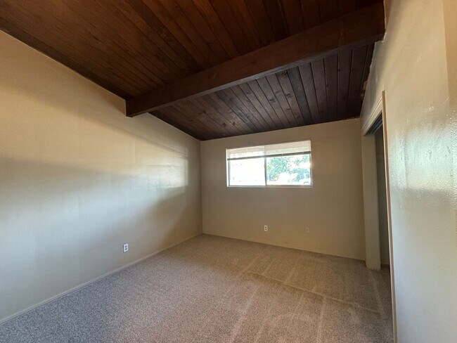 Foto del edificio - Spacious home near Bakersfield College & Bluffs!