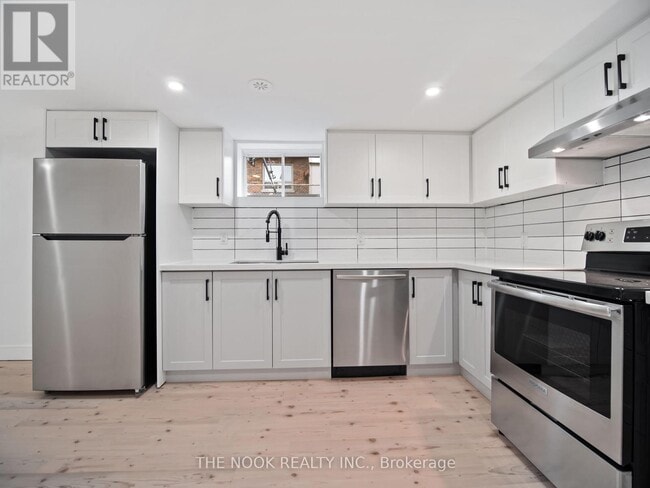 Building Photo - 590 Athol St E