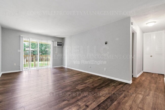 Building Photo - 1202 E Walford Dr