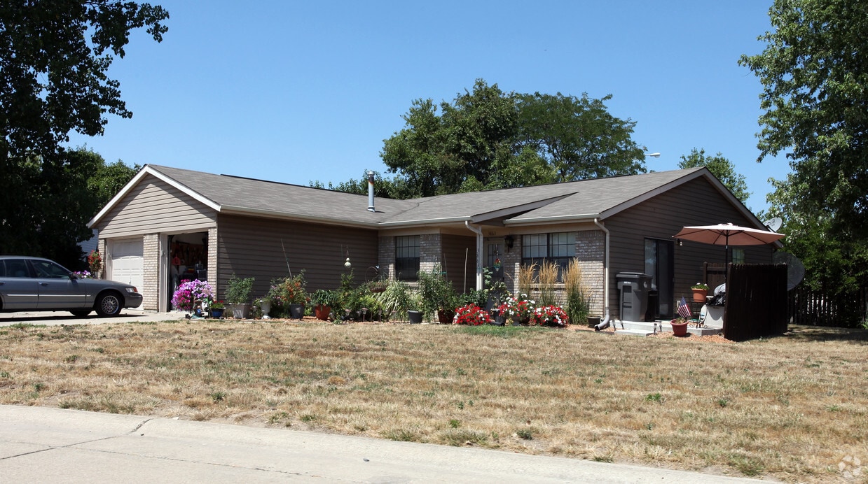 Building Photo - Brickenwood Villages