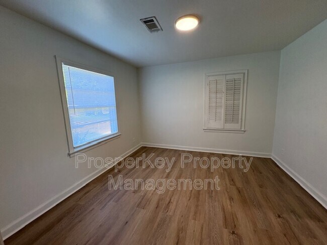 Foto del edificio - 703 Briarcliff Rd