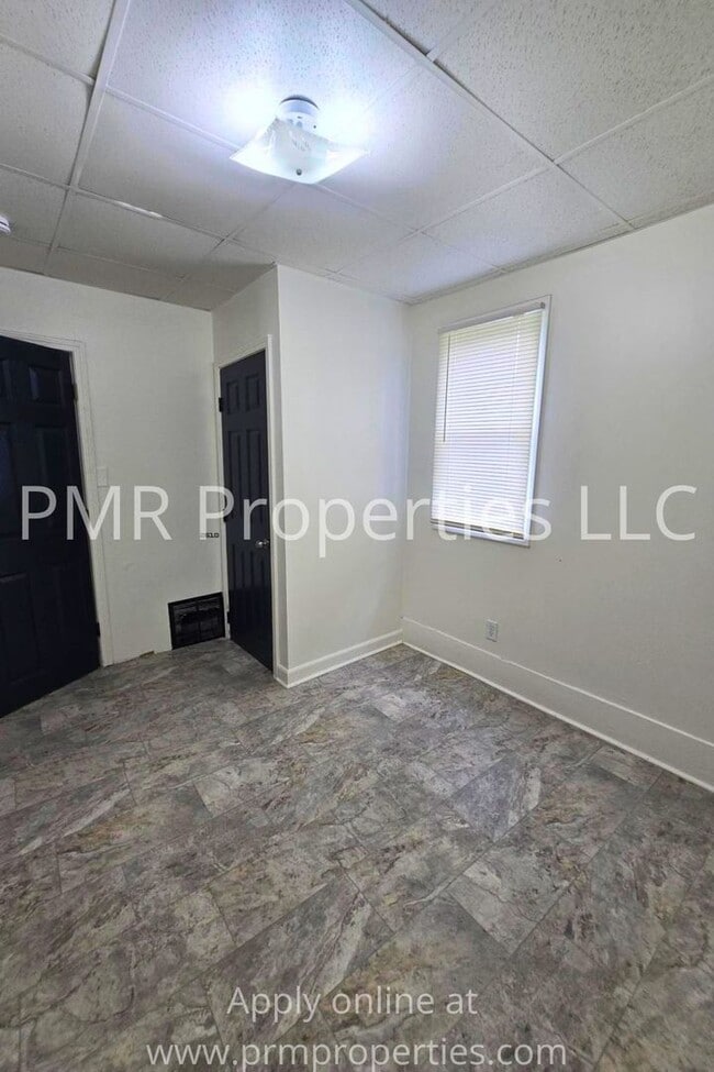 Building Photo - 2 Bedroom/ 1 Bathroom House