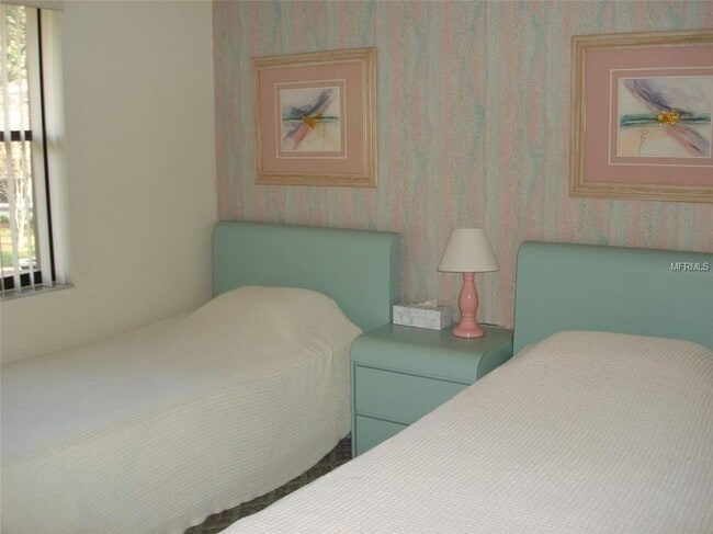 Building Photo - 202 Woodlake Wynde