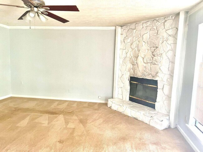 Building Photo - 1276 Fernhill Dr