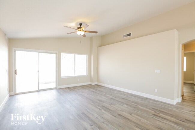 Building Photo - 8630 W Shaw Butte Dr