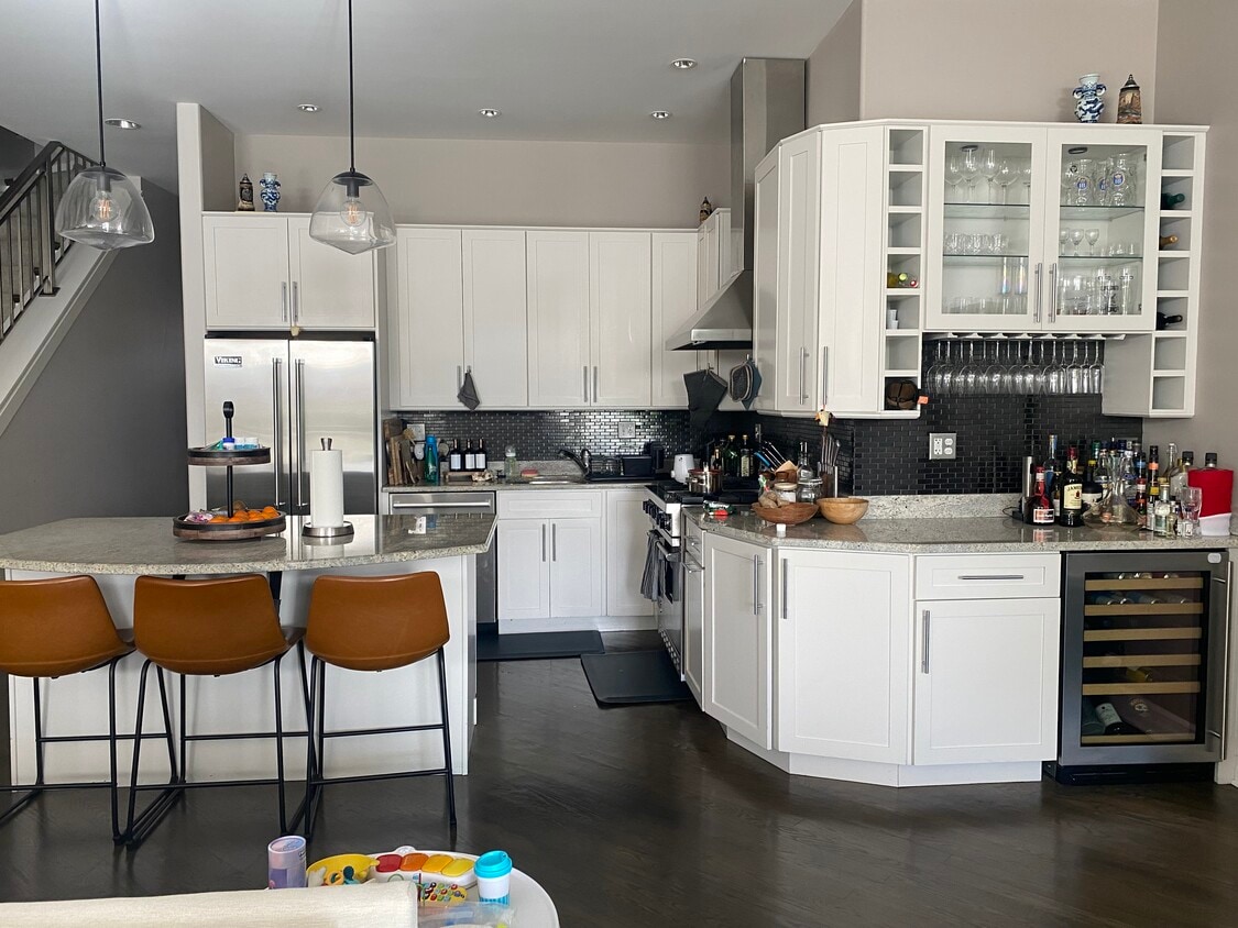 Kitchen - 1631 N Milwaukee Ave