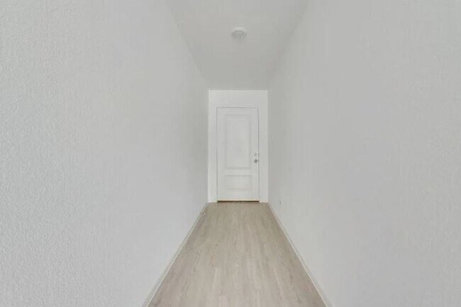 Building Photo - For Rent: Beautiful 4-Bedroom Home in Sherman, TX