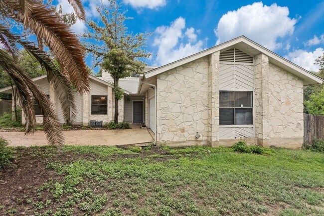 Foto del edificio - RENOVATED 3-BEDROOM HOME IN BRAUN STATION