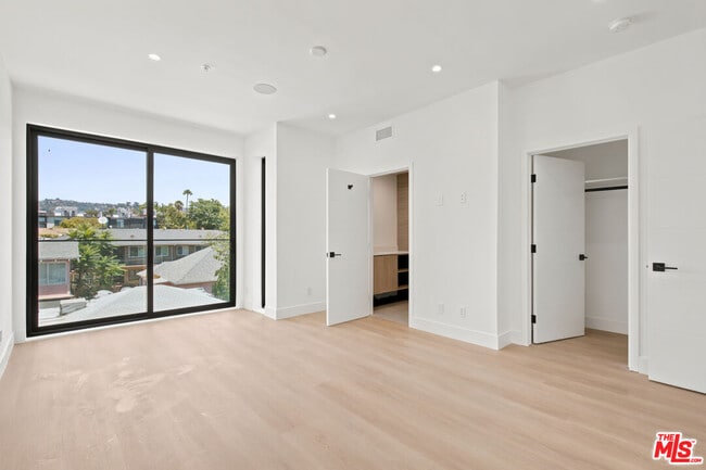 Building Photo - 1159 N Formosa Ave