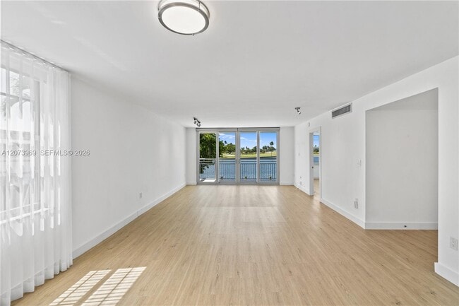Building Photo - 9250 W Bay Harbor Dr