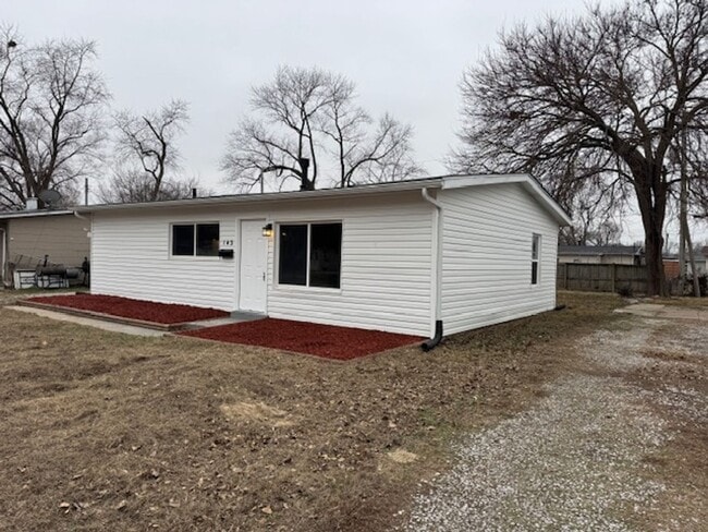 Building Photo - Three Bedroom, One Bath for Rent