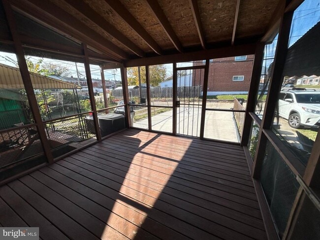 Foto del edificio - 7908 Wallace Rd