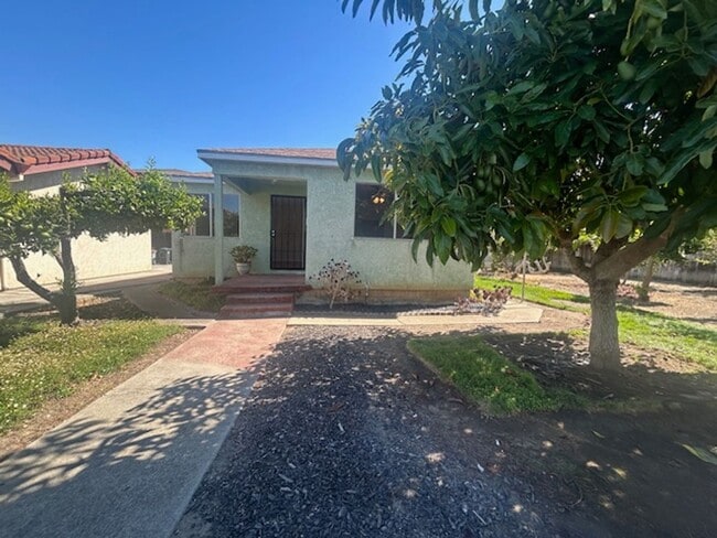 Building Photo - 1 Bed 1 Bath Available in Hayward!!!