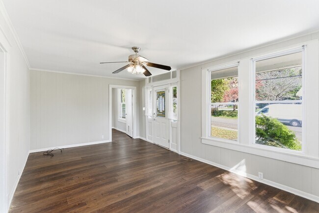 Foto del edificio - 2927 Dempster St NE