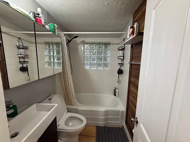 Building Photo - 1147 United Ave SE