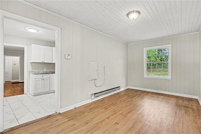 Foto del edificio - 3743 Poplar Dr
