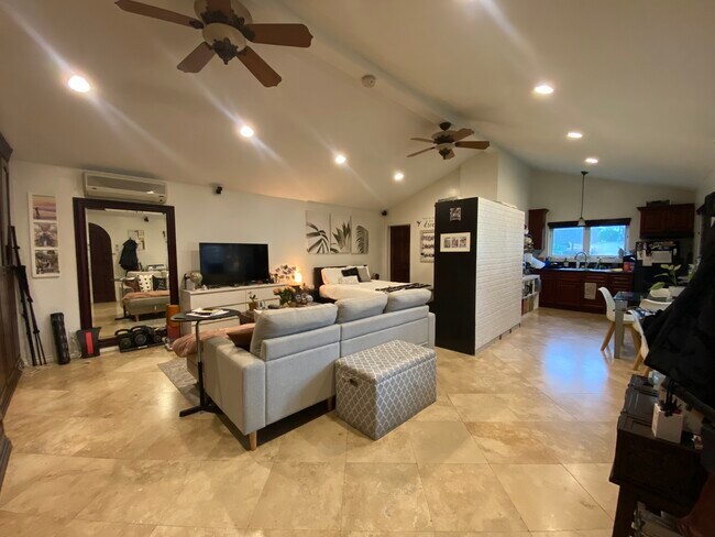 Foto del edificio - 10057 Lesterford Ave