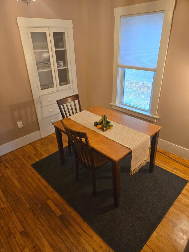 Building Photo - 353 Broadway