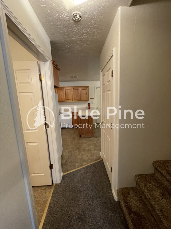 Foto del edificio - 345 S Byron Ave