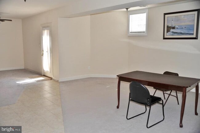 Building Photo - 7582 Venture Dr