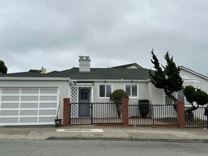 Building Photo - 185 Eucalyptus Dr